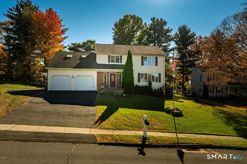4 bed, 3.0 bath, 2928 sqft, $3,600 — Photo 1