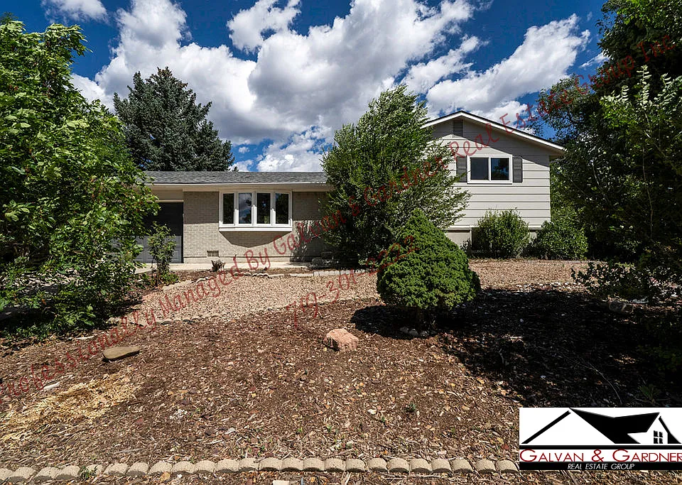 320 Cranbrook Cir