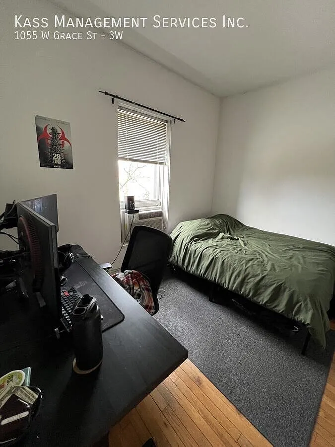 Charming 3 bed 1 bath Apartment Steps from Wrigley — Photo 3