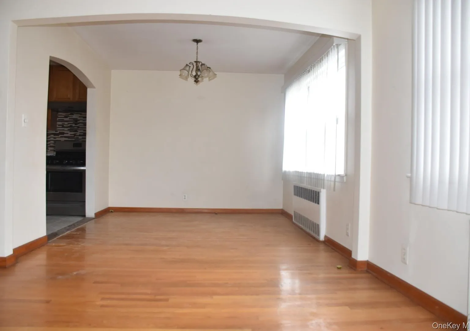 3 bed, 1.0 bath, 1910 sqft, $3,500 — Photo 4
