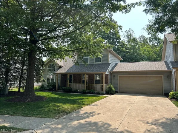 6755 Meadow Ln, Middleburg Heights, OH 44130