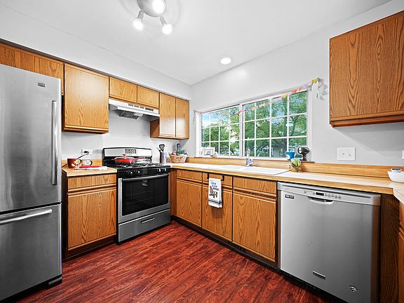 5th image of 1822 College Green Dr