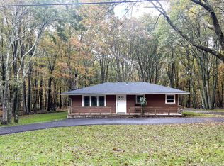 140 Davis Cir, Bushkill, PA 18324