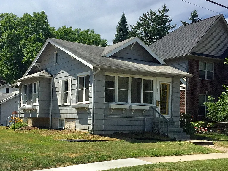 2203 N Washington Ave — Photo 1