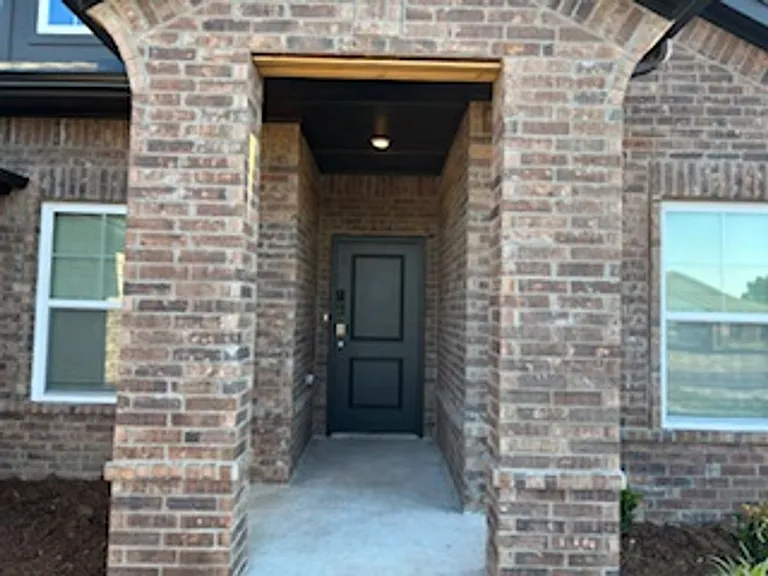 1037 SE 16th St — Photo 3