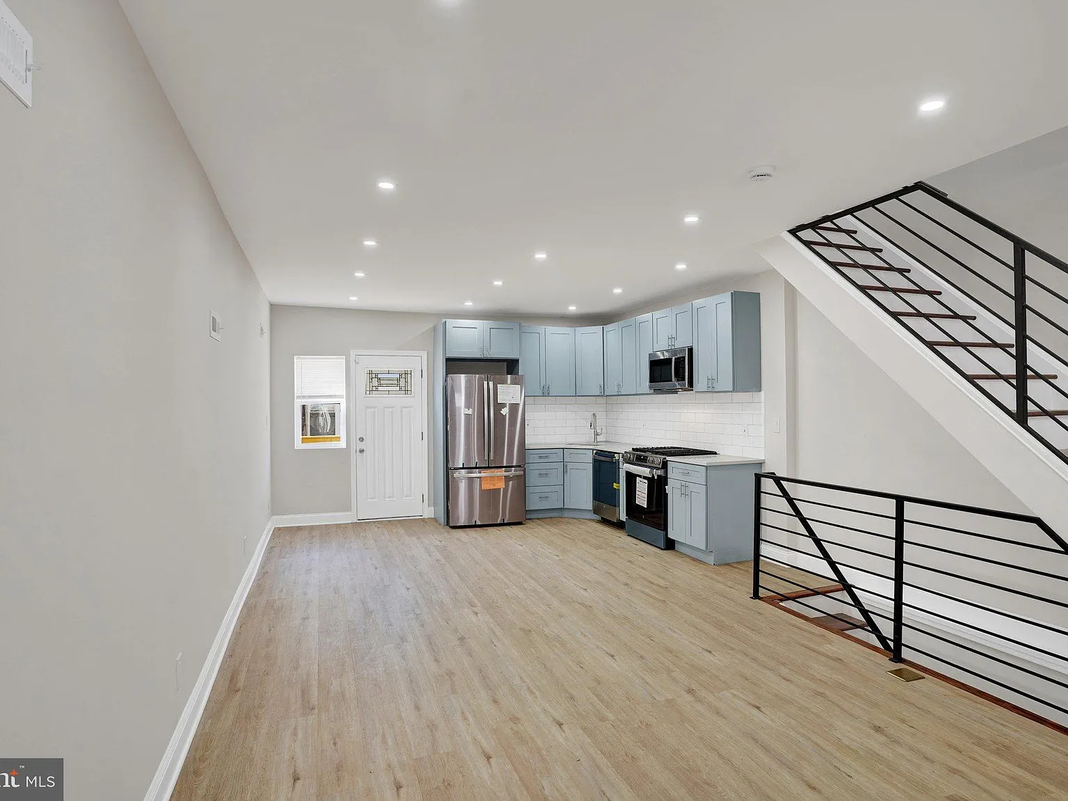 3 bed, 2.0 bath, 1524 sqft, $2,600 — Photo 2
