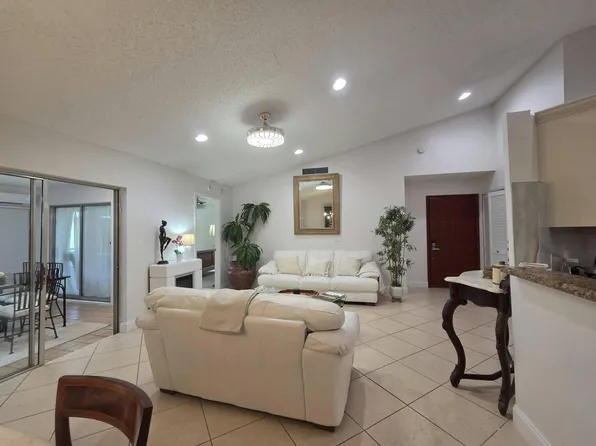 115 Ramblewood Circle, Royal Palm Beach, FL 33411