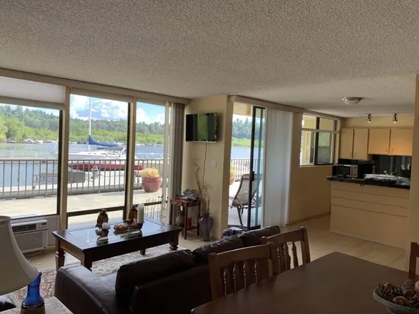 4561 Lake Washington Blvd NE APT 302, Kirkland, WA 98033