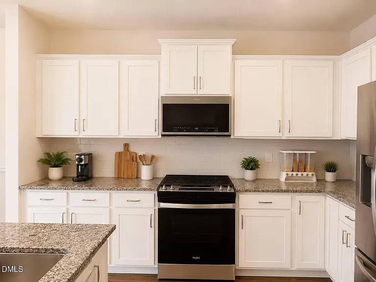328 Villanova Dr — Photo 11