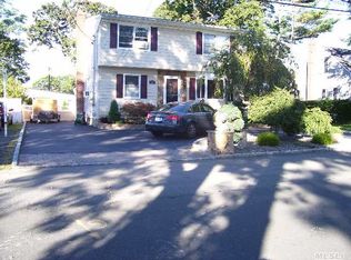 373 S 16th St, Lindenhurst, NY 11757