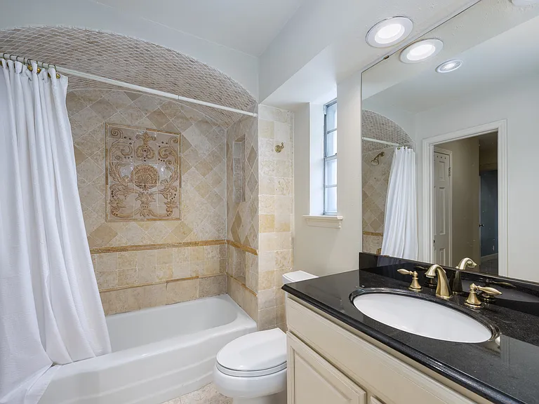 1404 Seminole Dr — Photo 29