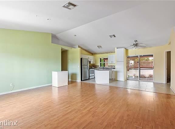 3rd image of 4917 Bywood St