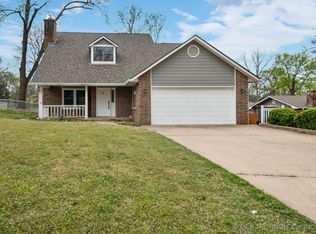 1426 Orchard Dr, Grove, OK 74344