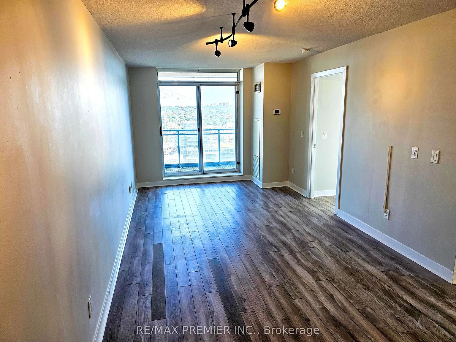 2 bed, $3,200 — Photo 4
