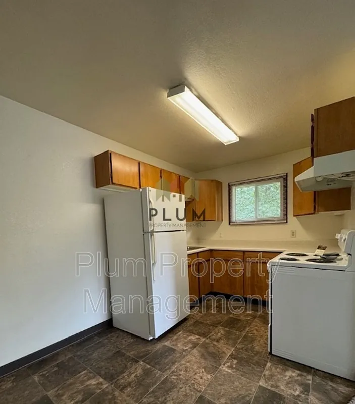 Building Photo - 2010 S 8th St W #A