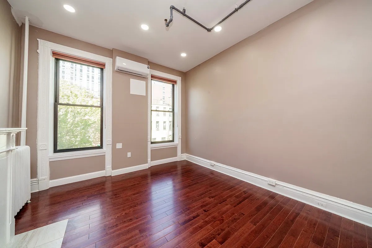 Building Photo - 211 W 122nd St #2