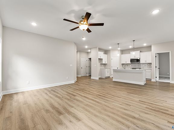 3rd image of 160 River Pointe Dr