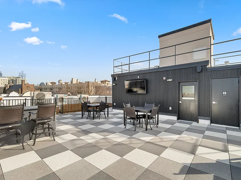 80 Romaine Ave — Photo 16