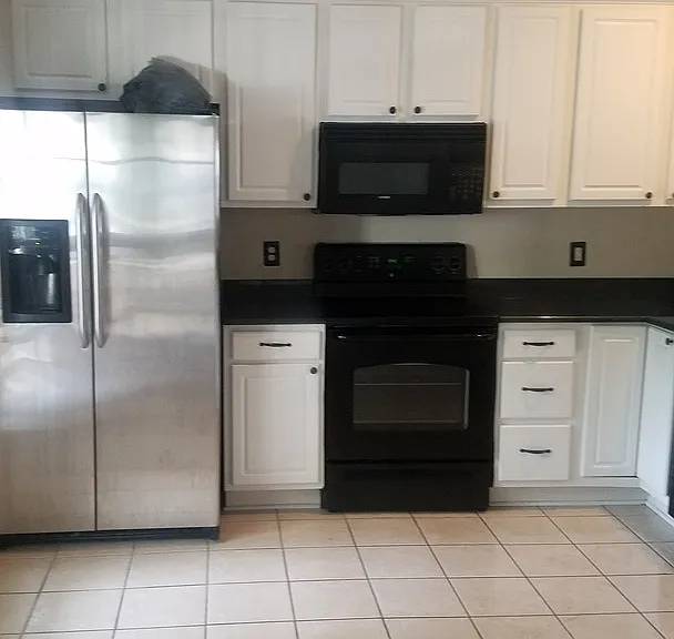 201 Hampton Forest Dr — Photo 3