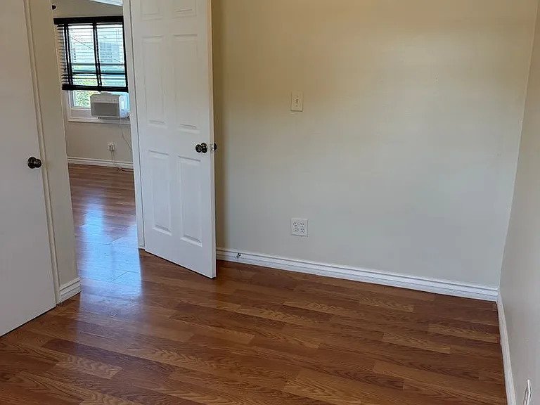 2534 Cedar Ave — Photo 13