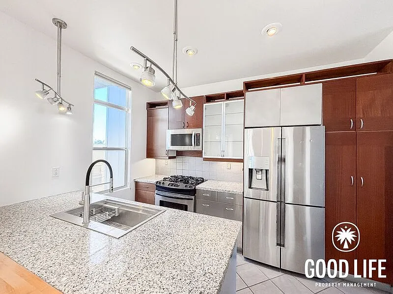 3 bed, 3.5 bath, 1342 sqft, $4,600 — Photo 4