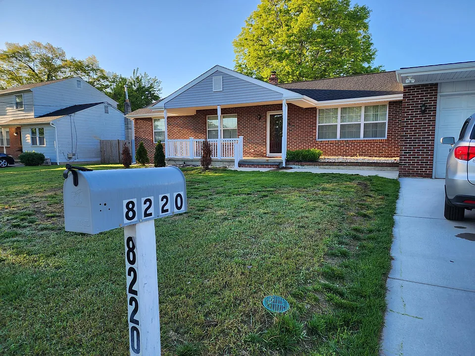 8220 Smiley Ave