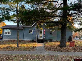 290 7th St SW, Wells, MN 56097