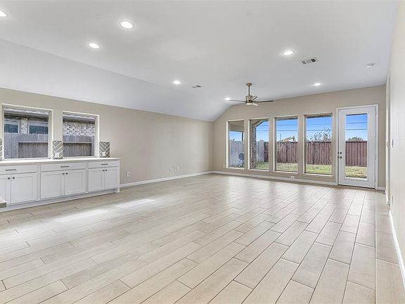 5th image of 5614 Vintage Oaks Ln