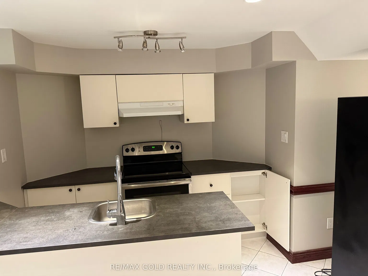 2 bed, $1,899 — Photo 4