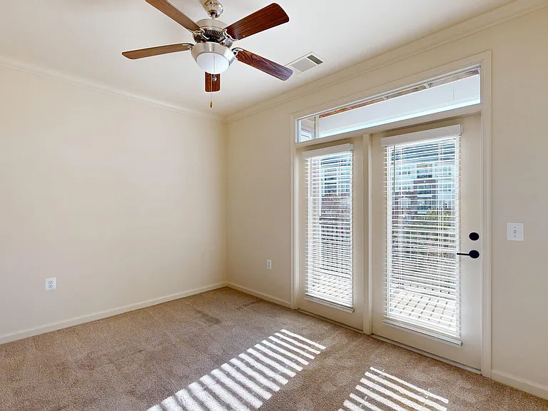 Signal Hill Apartment Homes — Photo 70