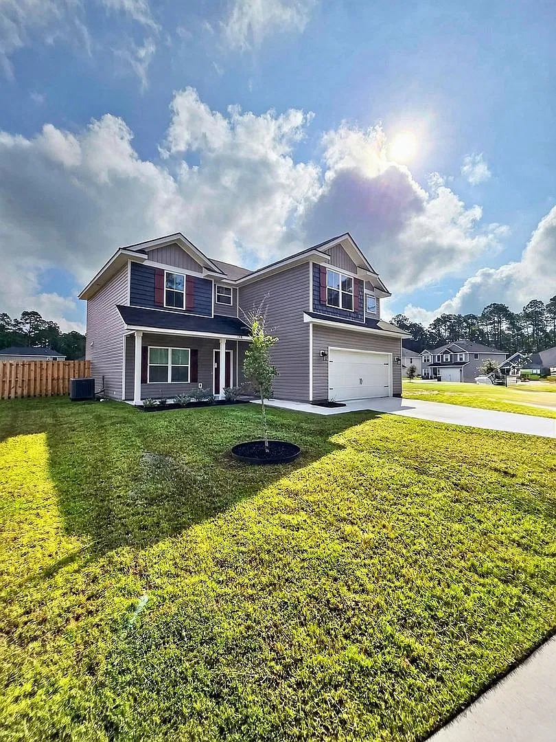 Spacious 4-bedroom/2.5 bathroom home in Griffin Park! — Photo 2