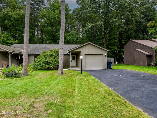 79 Wake Robin Road, Malta, NY 12020