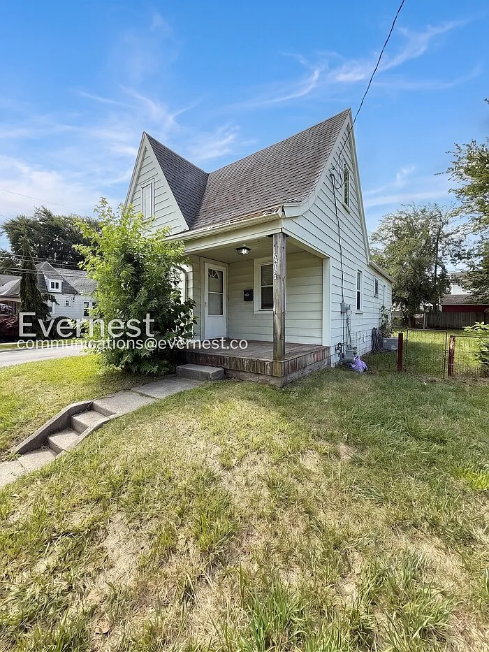 3 bed, 1.0 bath, 1100 sqft, $1,325 — Photo 3