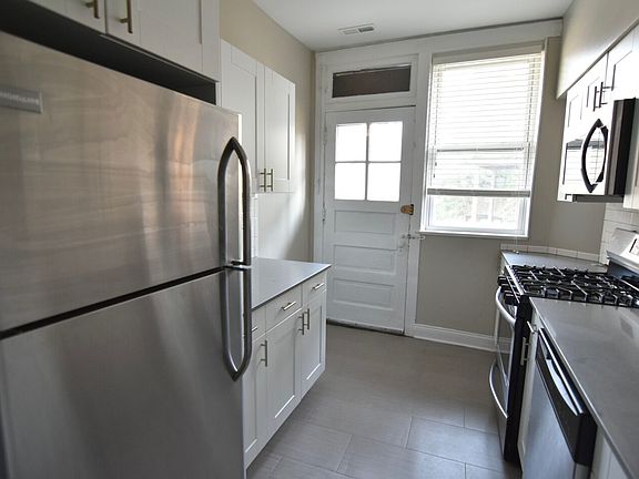 2nd image of 700 W Grace St #7103