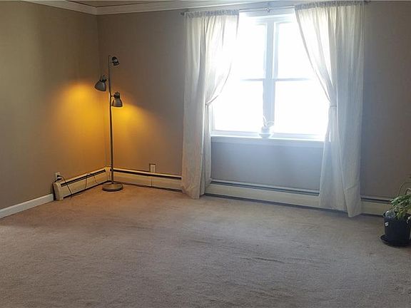 5th image of 558 Tremont St
