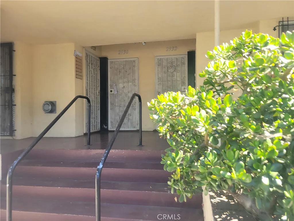 2 bed, 915 sqft, $2,300 — Photo 2