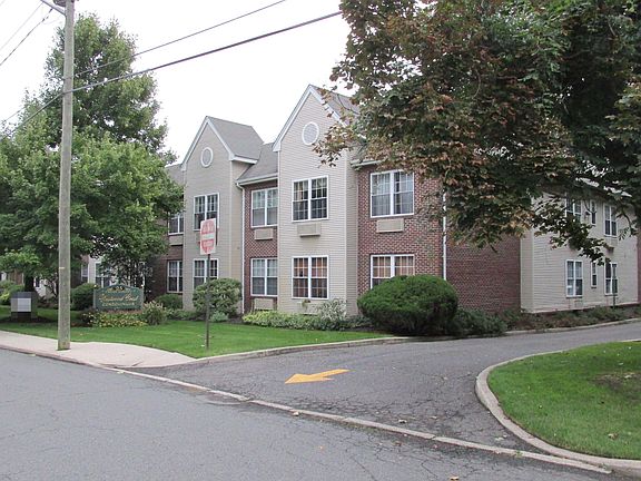 5th image of 25 Crest St APT 207