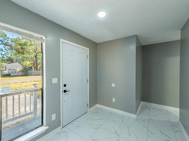 8366 Coralberry Ln — Photo 7