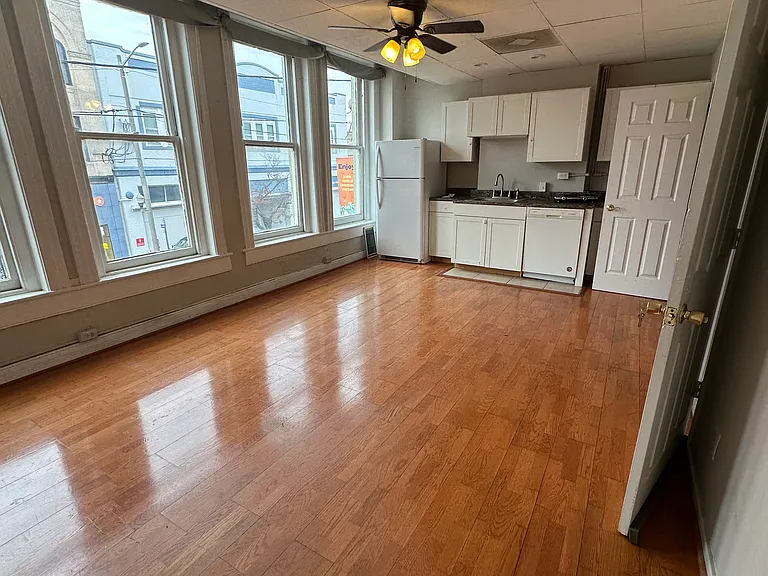 1208 Hull St #2 — Photo 7