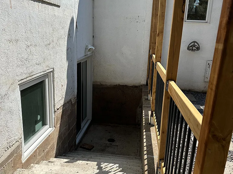 460 Chartwell Rd — Photo 8