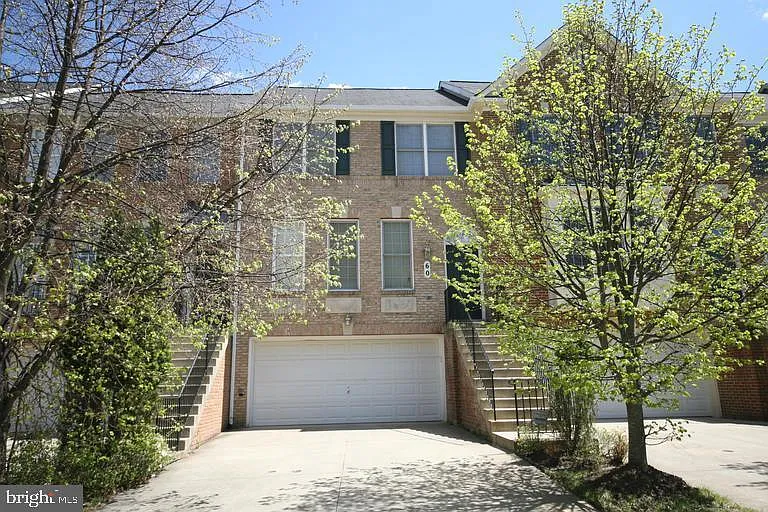 3 bed, 3.5 bath, 2428 sqft, $3,600 — Photo 1