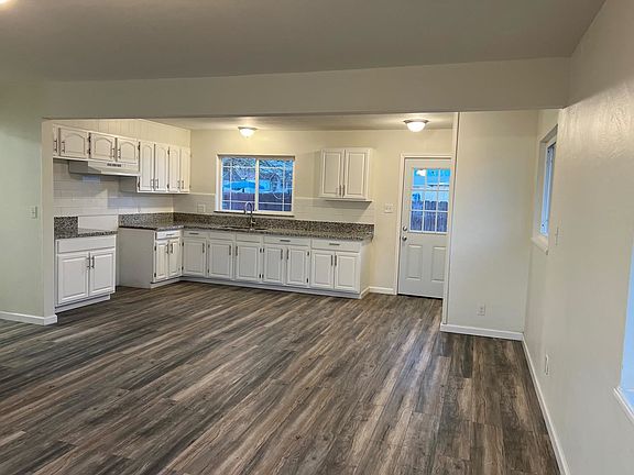 3rd image of 1418 Antonia Way