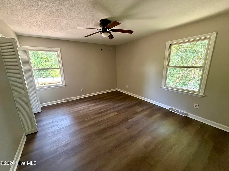 27 Vermont Ave — Photo 22