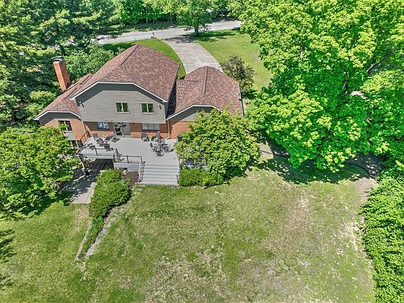 4th image of 3028 Blackstone Dr