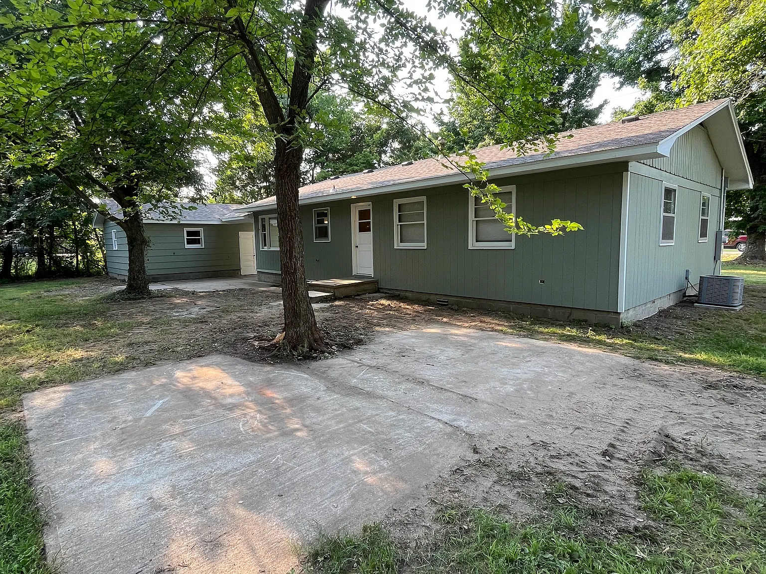 3 bed, 1305 sqft, $1,400 — Photo 2