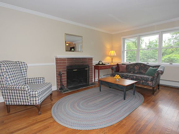 3rd image of 15 Meadow Ln