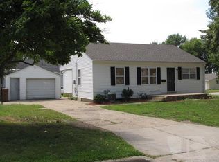 425 W 9th St, Carroll, IA 51401