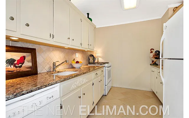 Sold by Douglas Elliman | media 15