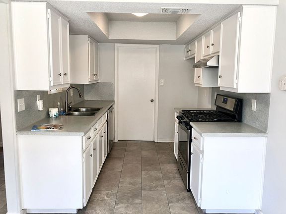 3rd image of 907 Greenlawn Blvd