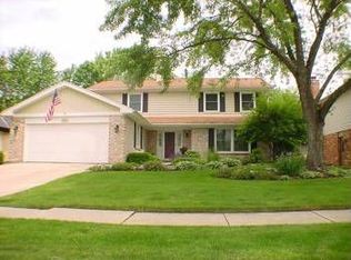 561 Alchester Dr, Wheaton, IL